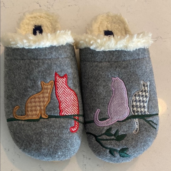 Lands end Cozy Cat Embroidered Gray Slippers - Picture 1 of 6